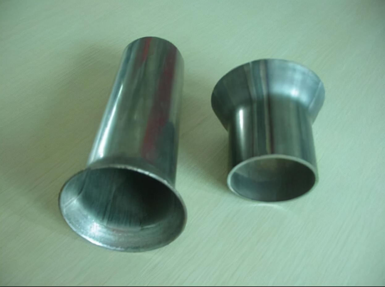 多種保溫杯遭央視曝光!重金屬超標(biāo)熱水進(jìn)“毒水”出,家長(zhǎng)要注意